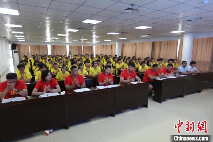 如何在篮球冬令营中加强体能训练?_1